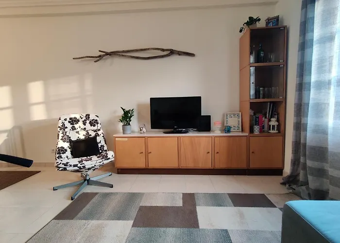 Front Apartment *